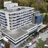 Visana et Swiss Medical Network exploitent déjà conjointement le Réseau de l'Arc à Moutier et comptent multiplier à l'avenir les centres de soins intégrés. (Archive)